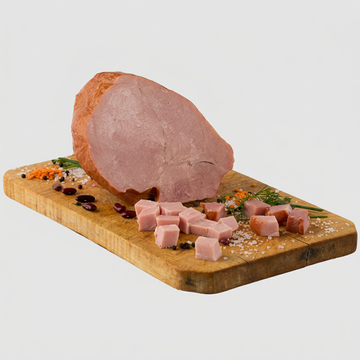 Șunculiță de porc Agil, bucată și cubulețe pe o tavă din lemn